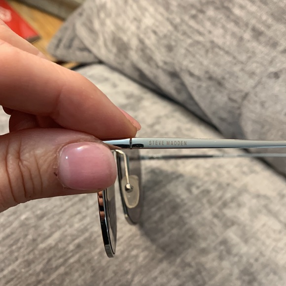Steve Madden sunglasses silver grey - Picture 3 of 4